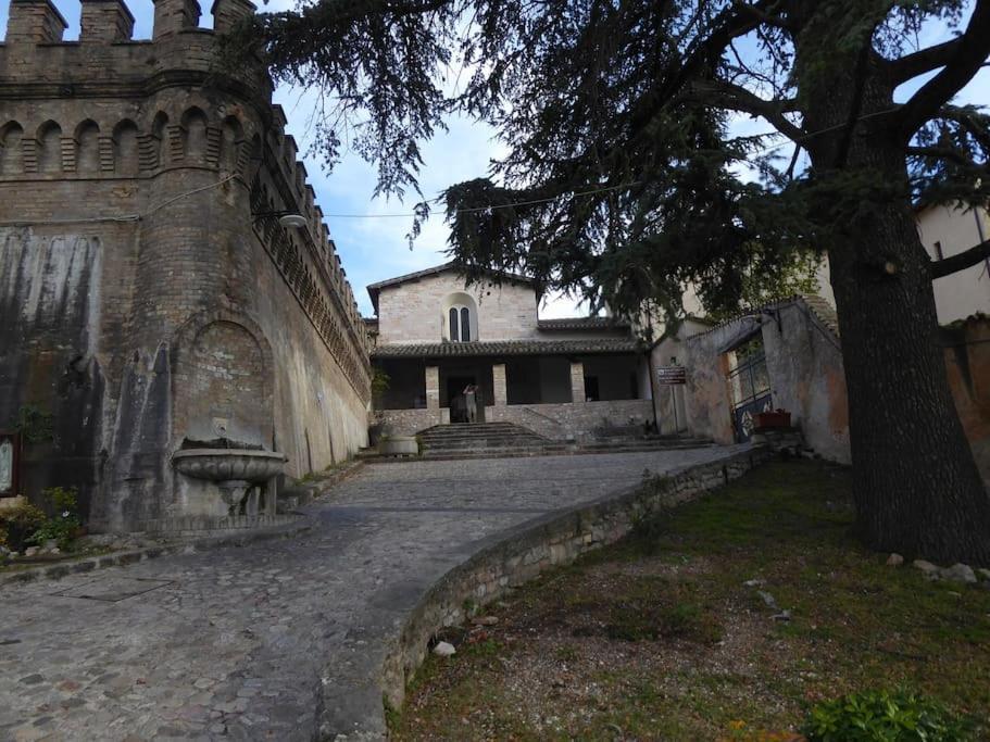 La Cantina Dei Cappuccini Спелло Экстерьер фото